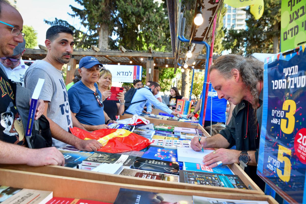חולמים לפגוש את הסופרים האהובים? זו ההזדמנות שלכם