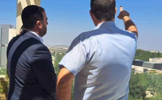 שר הבריאות: "להכשיר יותר סטודנטים לרפואה"