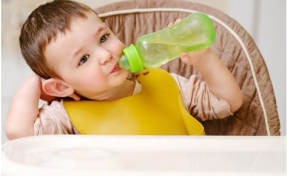 כיצד לגרום לילדים לשתות יותר בקיץ?