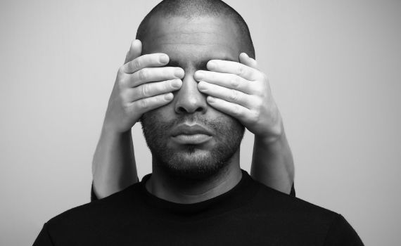 לעצום את העיניים ולראות: הזדהות עם עיוורים ולקויי ראייה