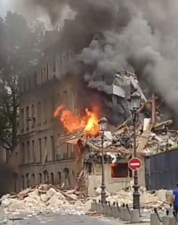 פיצוץ גז ענק בפריז: בניינים עלו באש, עשרות נפצעו