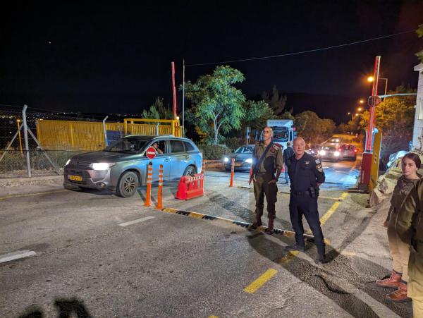 תיעוד: שוטר תלש את זקנו של מפגין בכניסה לעטרת