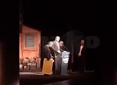 מהומה וצעקות בתיאטרון | מיקי זוהר: "אני אוהב אתכם"