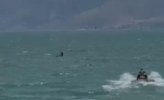 צפו: שתי צעירות נסחפו בכנרת ולא מצליחות לחזור לחוף