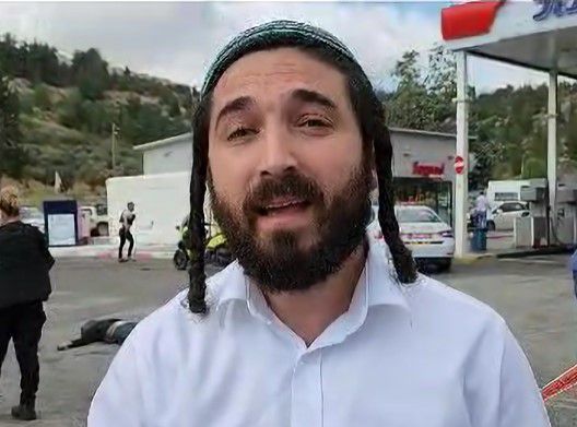 על סף בכי: צבי סוכות מדווח מזירת הפיגוע הקשה. צפו