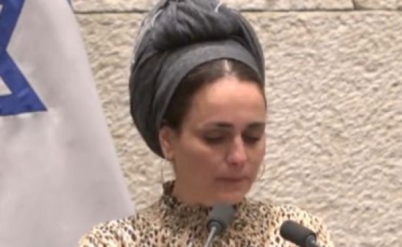 צפו: הח"כית הסרוגה עלתה לנאום ופרצה בבכי