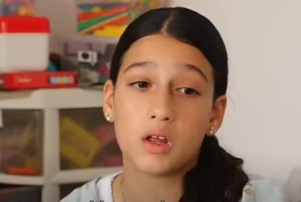 חגגה בת מצווה נגד כללי בית הספר – והושעתה ממנו