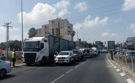 חדרה: רוכב אופניים נהרג בהתנגשות עם משאית