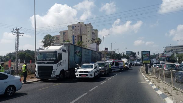 חדרה: רוכב אופניים נהרג בהתנגשות עם משאית