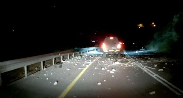 טירוף | פורעים ערבים חסמו כביש מרכזי בבנימין. צפו