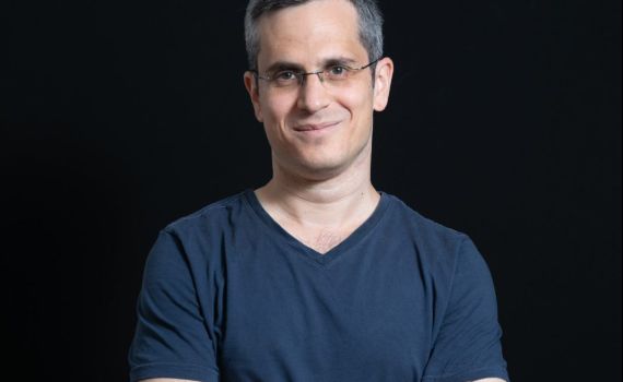 לא צירוף מקרים: ראיון חגיגי עם הסופר יואב בלום