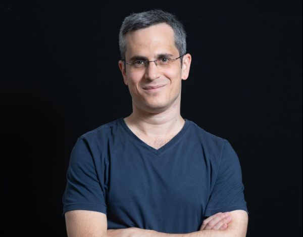 לא צירוף מקרים: ראיון חגיגי עם הסופר יואב בלום