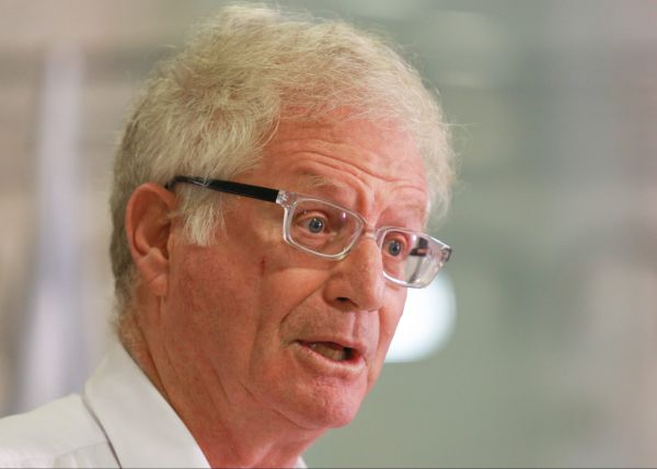 רגע אחרי לכתו: הספר האוטוביוגרפי של צבי צמרת