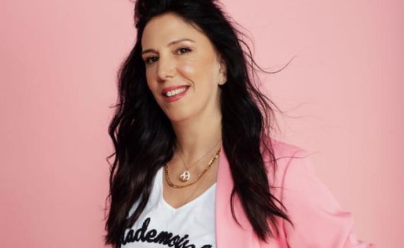 כוכבת "חברות" מגיעה לפסטיגל