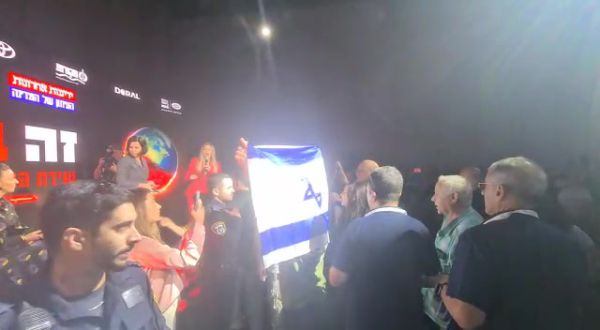 צפו: מפגינים פוצצו ראיון בהשתתפו השרה סילמן