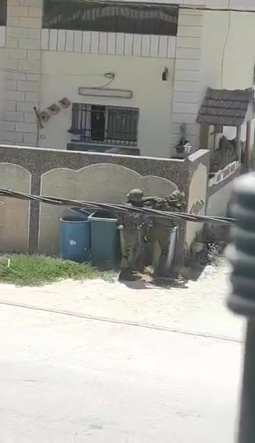 ראשוני: לוחמי צה"ל פועלים בכפר ממנו יצאו המחבלים