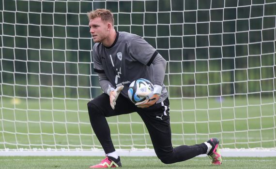 הנה זה קורה: דניאל פרץ הוצג בבאיירן מינכן