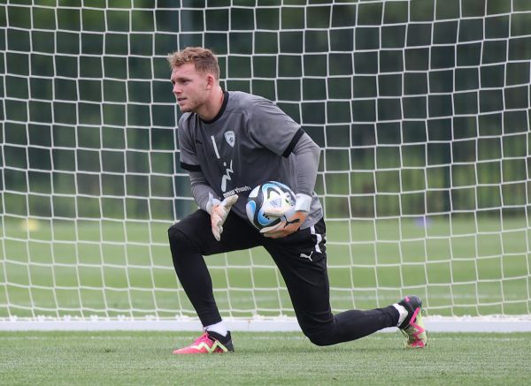 הנה זה קורה: דניאל פרץ הוצג בבאיירן מינכן