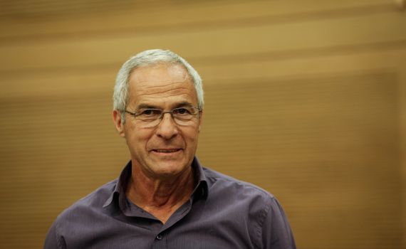 מפגינים ניקבו את צמיגי רכבו של נשיא בית הדין