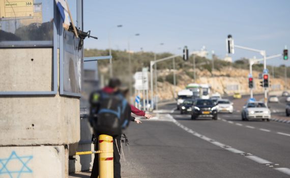 נעצר גבר שפגע מינית בטרמפיסטיות בשומרון