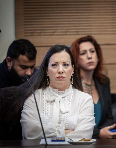 גוטליב בתגובה לתביעה: "לא מסירה את החסינות"