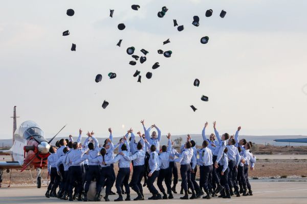 צפו: נתניהו, גלנט והלוי בטקס סיום קורס טיס