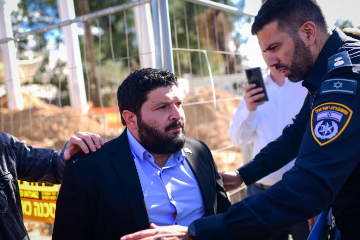 בן מיעוטים ניסה "להוריד" את אלמוג כהן מהכביש