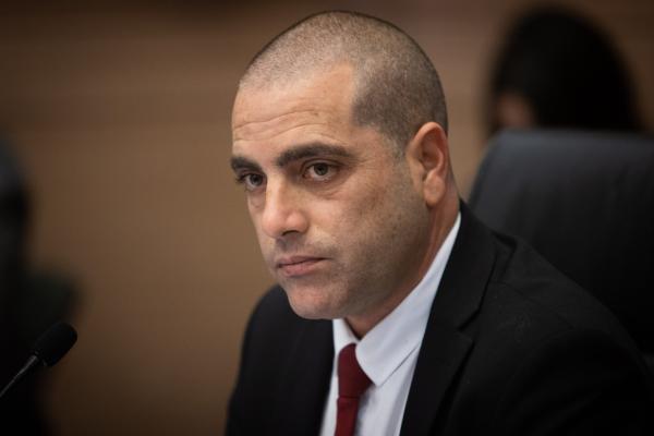 הייעוץ המשפטי מתנגד לפיטורי מרצה שתומך בטרור