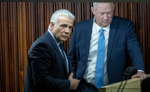 השר לשעבר מקים מפלגה חדשה: "נלך עם גנץ ולפיד"