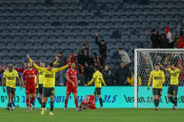 בשורה לאוהדים: משחקי כדורגל ישודרו גם בסלולר