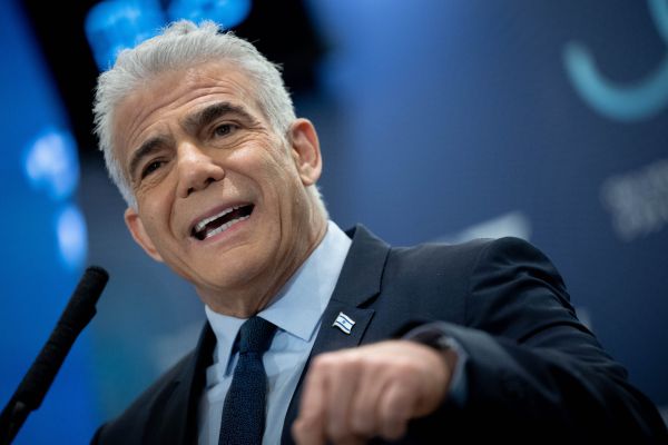 לפיד: החוק הזה חרפה, העלאת גיל הפטור היתה עז