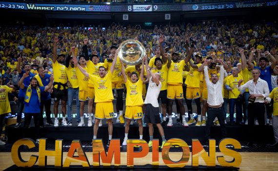 מכבי תל אביב ניצחה את הפועל וזכתה באליפות