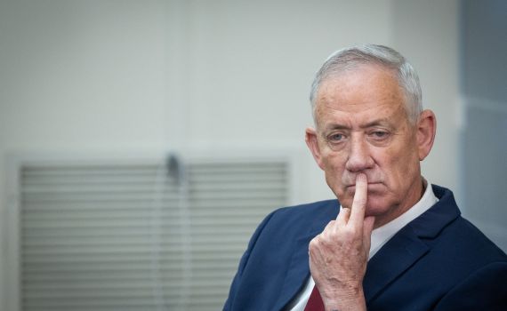 בני גנץ נגד כרמי גילון: "השוואה בזויה, שפל מוסרי"