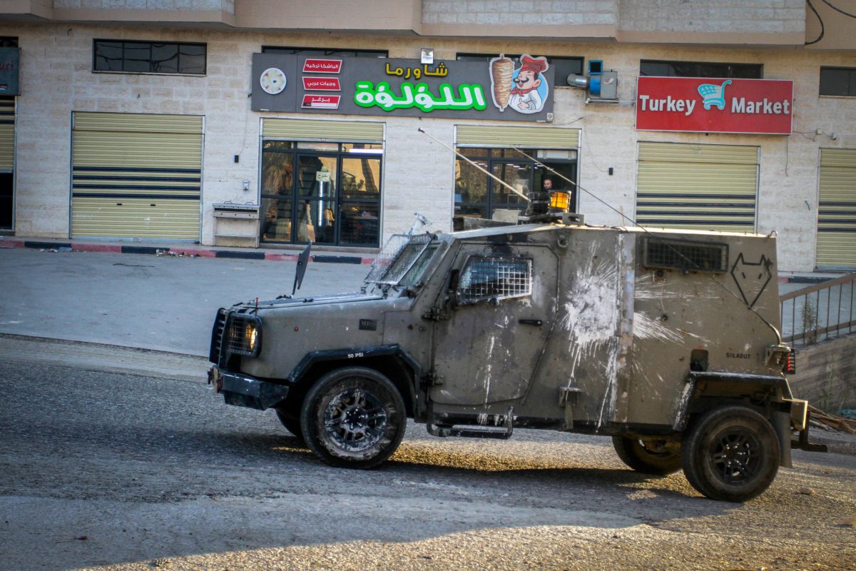 צעיר ישראלי אותר בכניסה לג'לזון, והועבר לחקירה בישראל