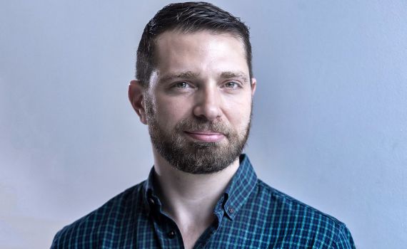 עיתונאי ישראל היום לשעבר אותר ללא רוח חיים