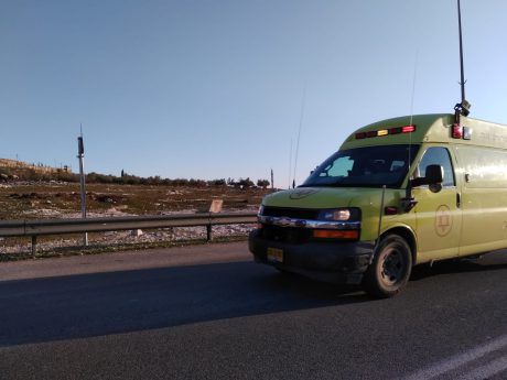 אישה וחמישה ילדים נפצעו בתאונה ליד מצוקי דרגות