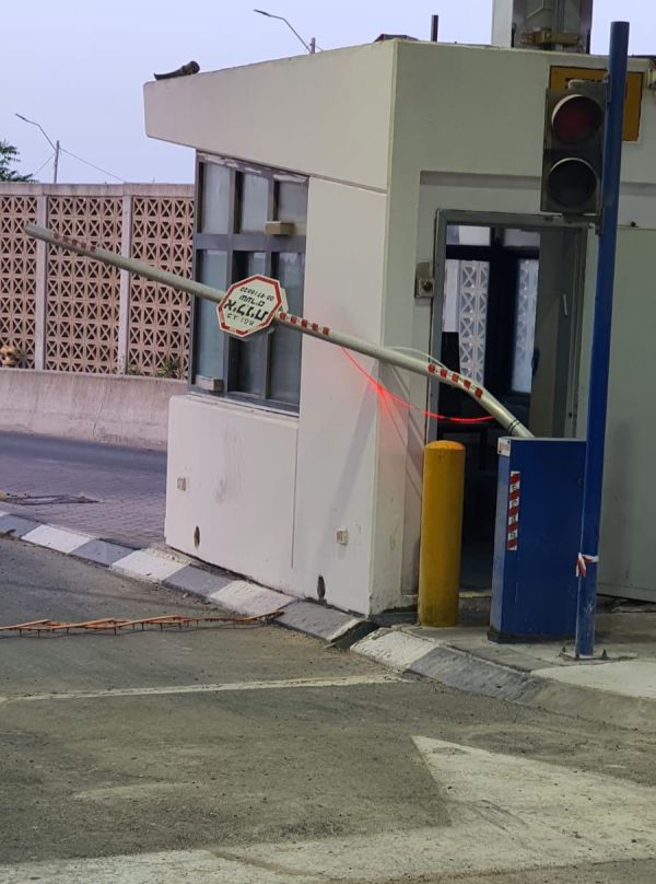 שב"ח גנב רכב, נסע נגד כיוון התנועה ופרץ מחסום