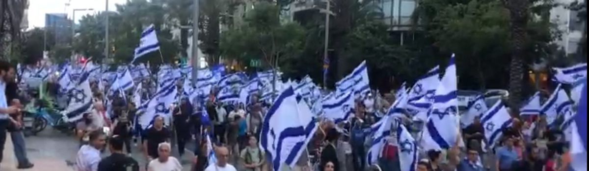 אלפים צעדו בת"א בעד הרפורמה המשפטית. צפו