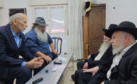 עמר בר לב הגיע לביתו של הרב אדלשטיין והתנצל