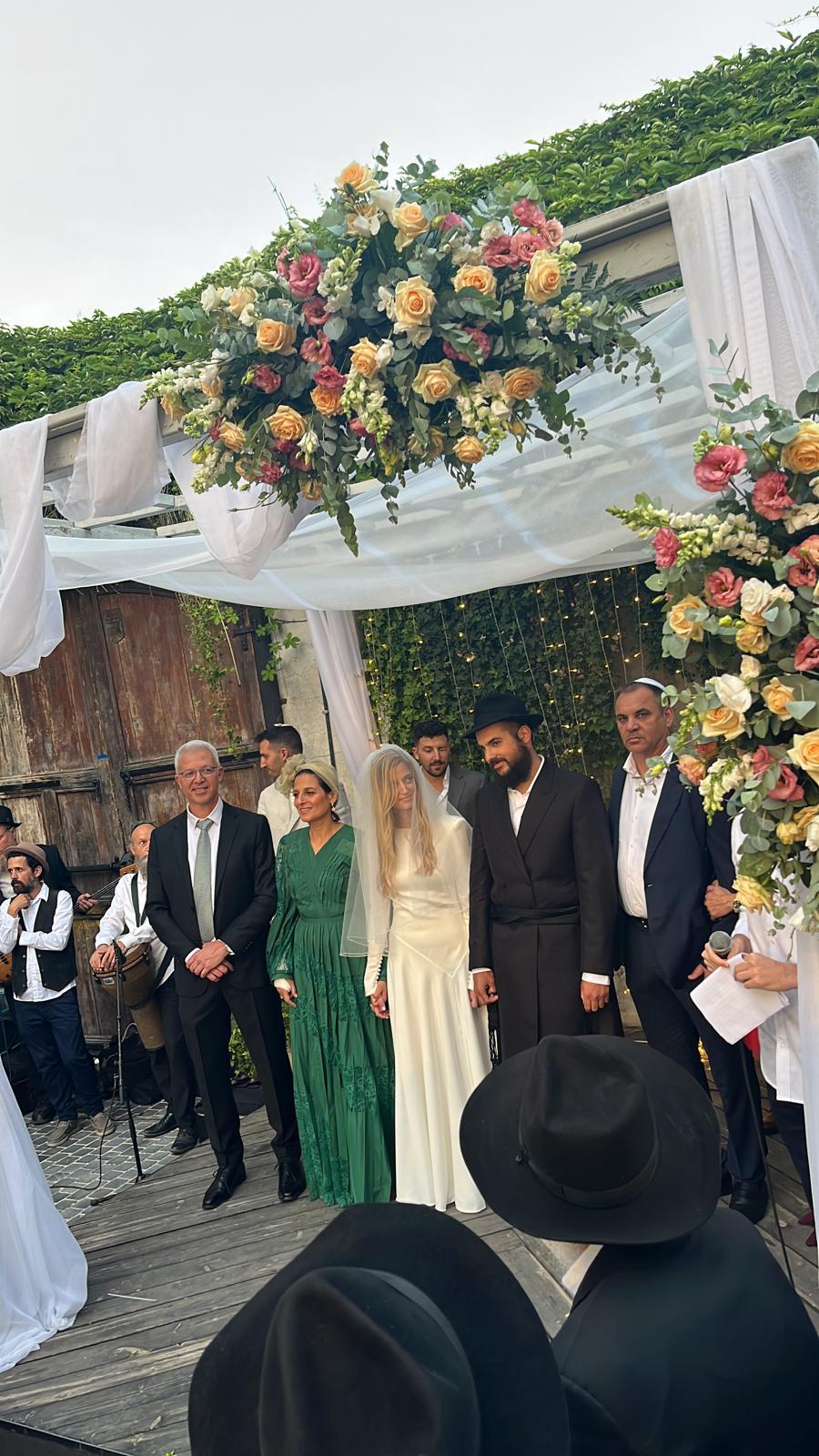 השחקן שהפך לחרדי התחתן עם אושיית הרשת הסרוגה