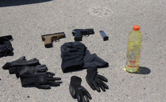 בנשקים שלופים: חולית מתנקשים נעצרה. צפו