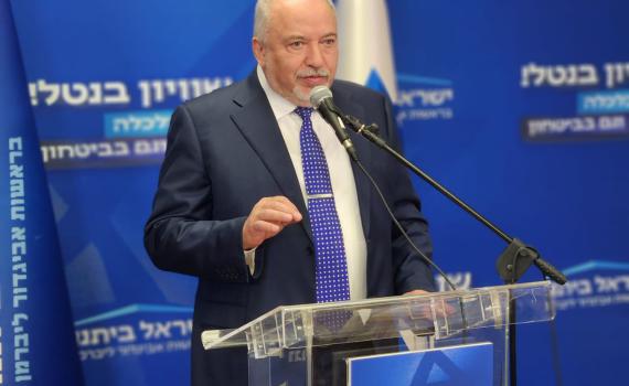 ליברמן מזהיר: "גנץ ולפיד יביאו לחזרתו של דרעי"