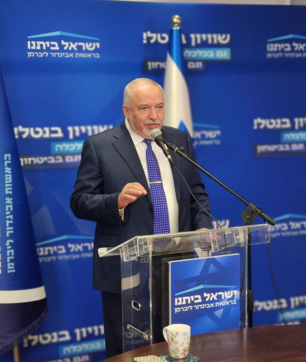 ליברמן מזהיר: "גנץ ולפיד יביאו לחזרתו של דרעי"