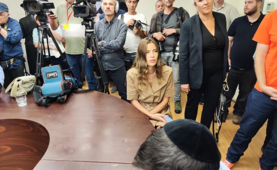 בדרך לפוליטיקה? נטלי דדון השתתפה בישיבת סיעה