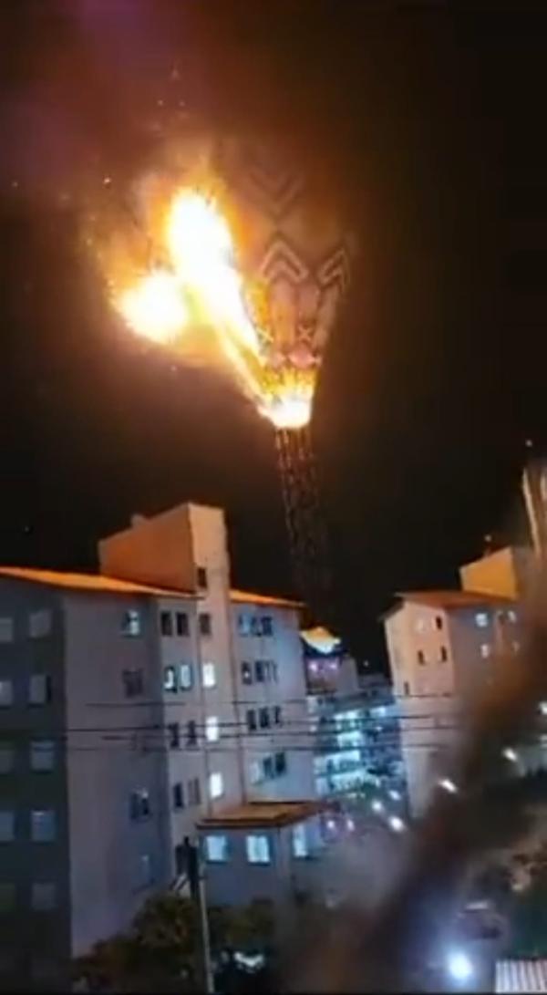 תיעוד מטורף: כדור פורח עלה באש והתרסק על בניין