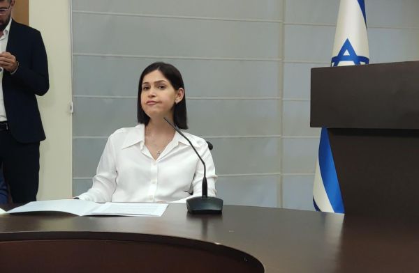 אלהרר: "הקואליציה לוקחת את האזרחים כבני ערובה"