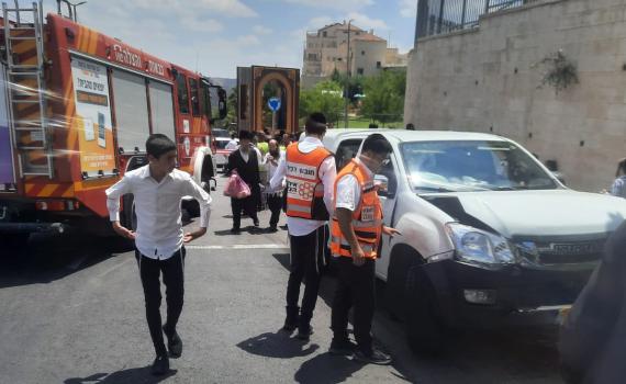 תאונה בביתר עילית: ילדה נפגעה מרכב, מצבה קשה