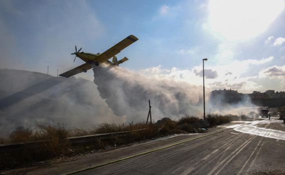 שריפה באזור התעשייה עטרות. מטוסי כיבוי הוזנקו