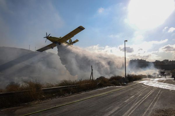 שריפה באזור התעשייה עטרות. מטוסי כיבוי הוזנקו
