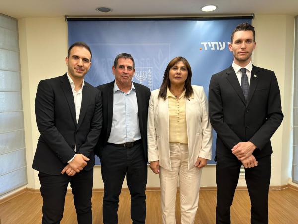 יום לבחירות: לפיד לוקח צד במירוץ ליו"ר הלשכה